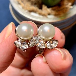 Swarovski Pearl and Crystal Earrings -hinge back